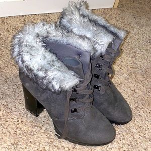 Heeled boots fur accent size 10